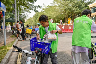 校园安菲<span class=